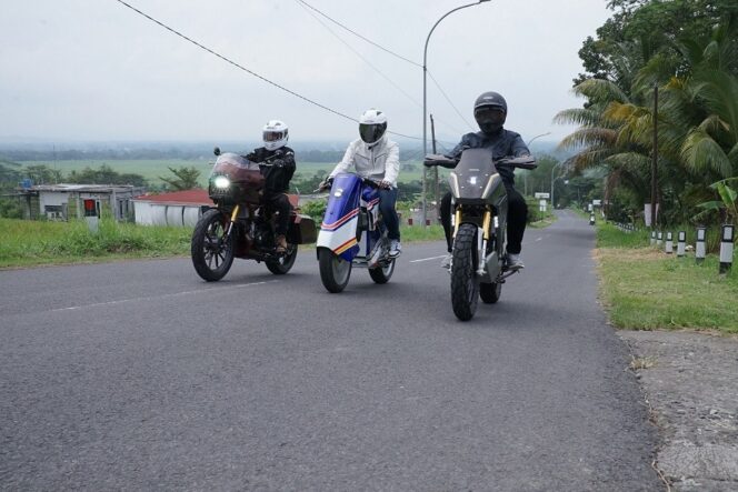 
Tiga Modifikator Hadirkan CB150X Bergaya Modifikasi Masa Kini