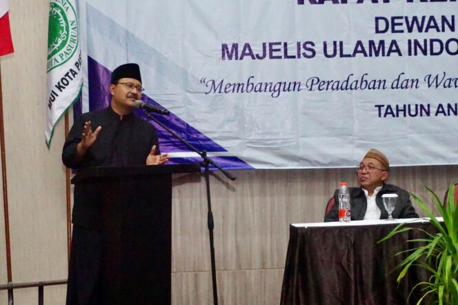 
Gus Ipul Minta MUI Keluarkan Fatwa Larangan Parkir Sembarangan