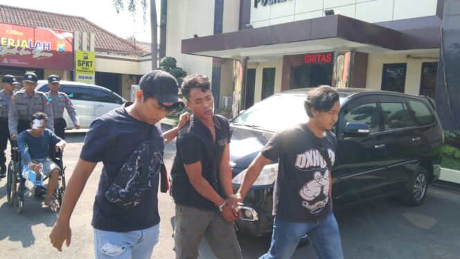 
Kakak – Beradik di Pasuruan Kompak Masuk Penjara Usai Kepergok Curi Motor