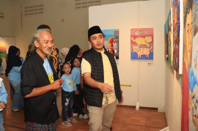 
Wawali Mas Adi Hadiri Pameran Seni Rupa Ceria Anak Negeri