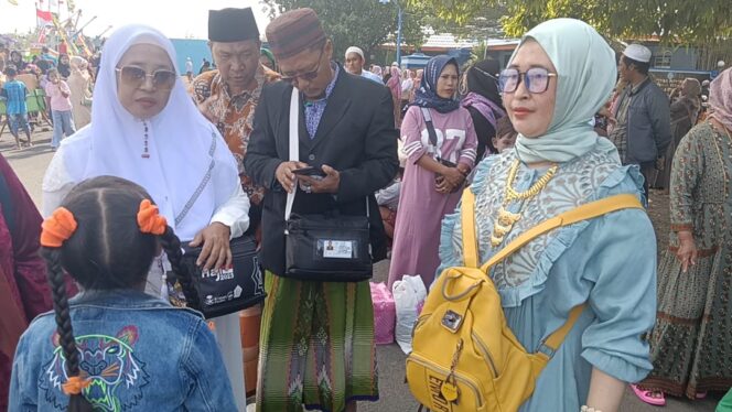 
Heboh, Perhiasan Emas hingga Puluhan Gram Warnai Tradisi Ater Hajian Warga Gili Ketapang   