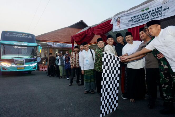 
Berangkatkan CJH Kloter 66, Gus Ipul Titip Doa untuk Kemajuan Kota Pasuruan