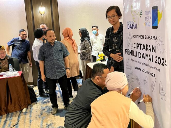 
AMSI dan 12 Organisasi Masyarakat Sipil Tanda Tangani Komitmen Pemilu Damai 2024