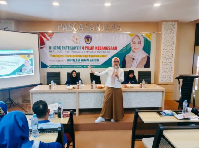
Senator Evi Zainal Abidin Dialog 4 Pilar Kebangsaan bersama Mahasiswa Uniwara