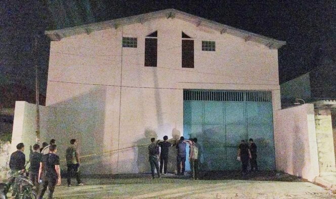 
Total 3 Gudang Diduga Timbun Solar di Pasuruan Disegel Polisi