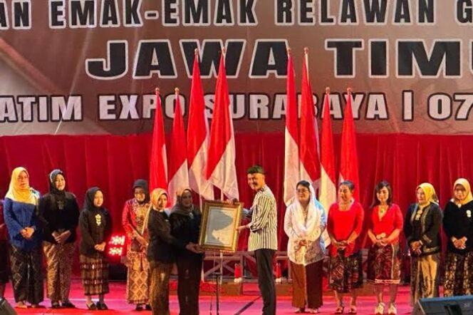 
Ganjar Pranowo Temui 10 Ribu Emak-emak di Surabaya