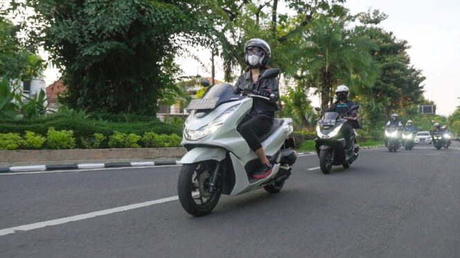 
Riders Perempuan Wajib Tau Hal Ini Agar #Cari_Aman Saat Naik Motor