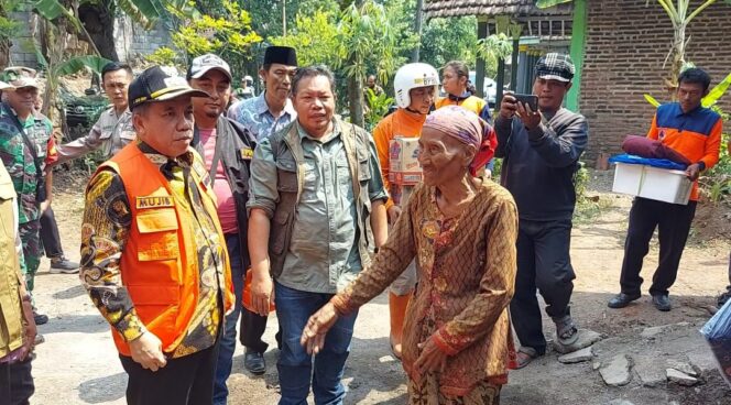 
Pemkab Pasuruan Gercep Bantu Korban Rumah Roboh di Kejayan