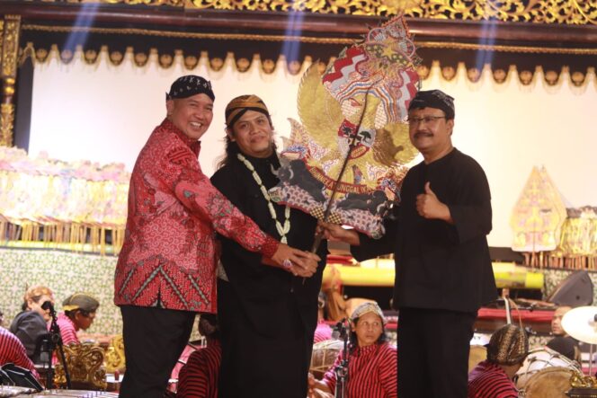 
Pemkot Pasuruan Gelar Sosialisasi Cukai Lewat Pagelaran Wayang Kulit