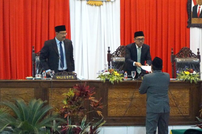 
Enam Fraksi Setujui Raperda Pertanggungjawaban Pelaksanaan APBD TA. 2022