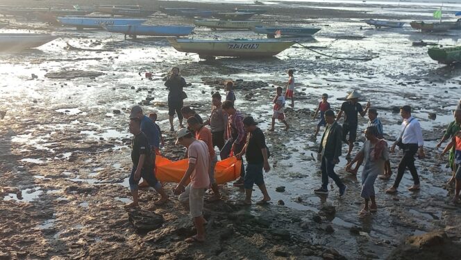
Mayat Pria Ditemukan Tewas di Pantai Karang Hitam Lekok