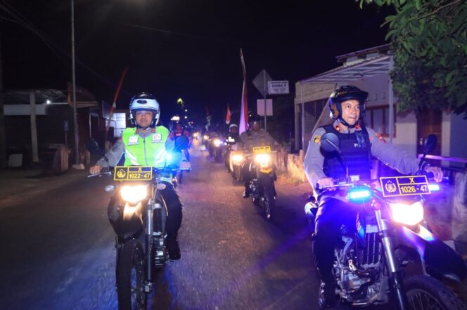 
Perdana, Kapolres Blitar Kota Pimpin Patroli Skala Besar