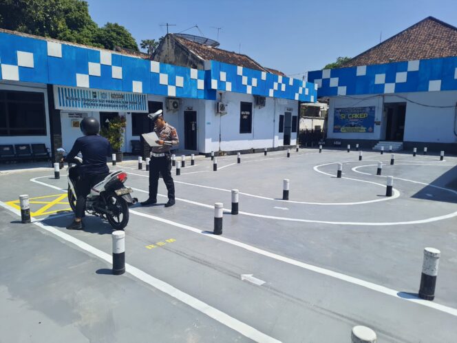 
Satlantas Polres Pasuruan Kota Terapkan Lintasan Baru Bagi Pemohon Uji SIM