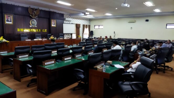 
Banggar DPRD Trenggalek Terima Laporan Komisi – Komisi Atas KUPA – PPAS 2023