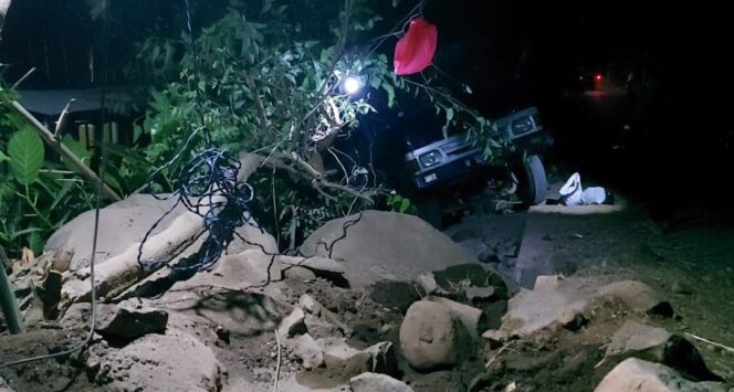 
Truk Angkut Rombongan Pengajian Asal Grati Terguling, 1 Tewas
