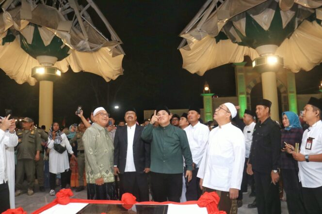 
Erick Thohir Terpesona Kemegahan Payung Madinah Kota Pasuruan