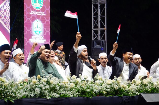
Pemkot Gelar Kota Pasuruan Bersholawat bersama Habib Syech 