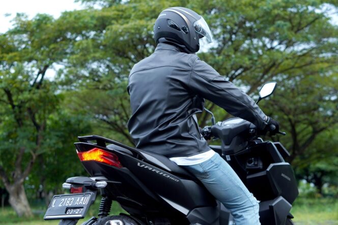 
Wajib Tahu! Pentingnya Menggunakan Lampu Sein Bagi Pengendara Motor Agar #Cari_Aman Saat di Jalan
