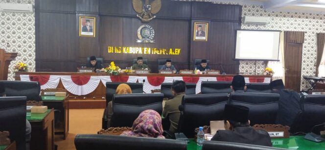 
DPRD Trenggalek Paripurnakan Pandangan Umum Fraksi – Fraksi Atas Nota Bupati