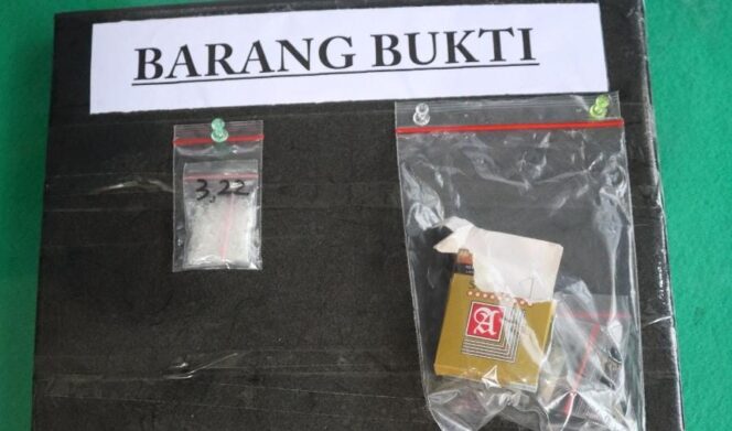 
Pengedar Narkoba di Blitar Diciduk Polisi, Sembunyikan 10 Paket Siap Edar