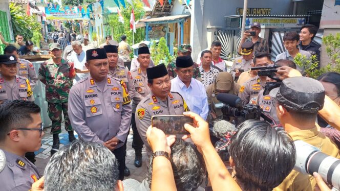 
Blusukan ke Pasuruan, Kapolda Jatim Dicurhati Emak-emak Begini….