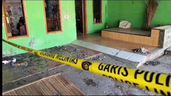 
Dua Rumah Panitia Pilkades di Pasuruan Dibondet