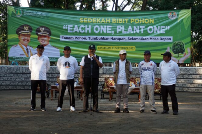 
Wali Kota Pasuruan Luncurkan Gerakan Sedekah Bibit Pohon Sebagai Pembangunan Berkelanjutan di Kota Pasuruan