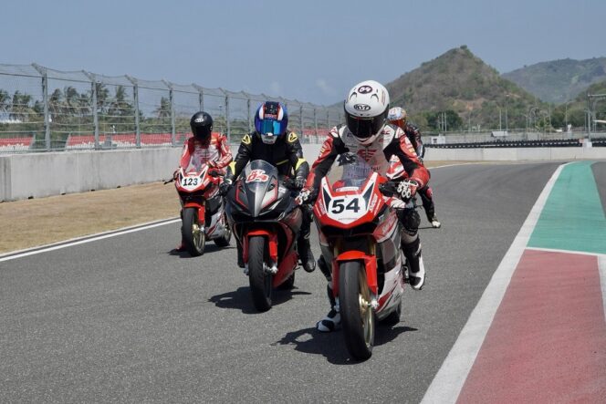 
Komunitas Honda Jatim Jajal Performa Tinggi Motor Juara CBR250RR di Sirkuit Mandalika oleh Komunitas Honda