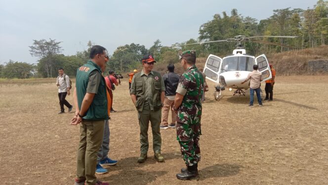 
Naik Helikopter, Kepala BNPB Pantau Langsung Kebakaran Hutan di Gunung Arjuno