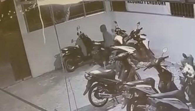 
Dua Motor di Kos-kosan Pasuruan Digondol Maling dalam Waktu Bersamaan