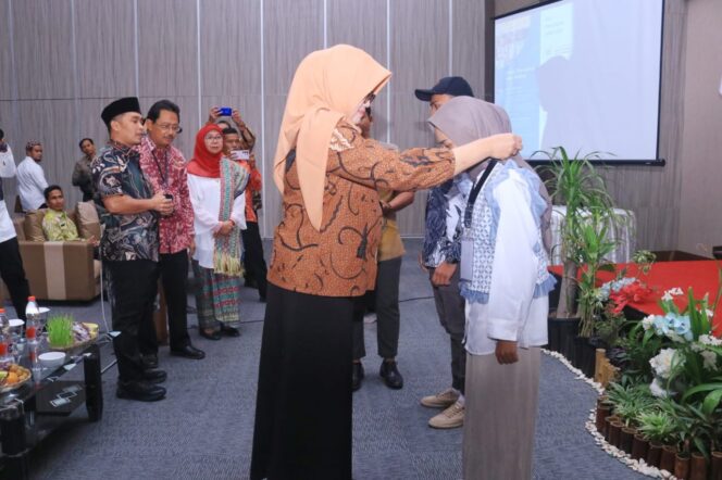 
Pelatihan PL-KUMKM, Mas Adi Sampaikan UMKM Salah Satu Faktor Tumbuhnya Perekonomian di Kota Pasuruan
