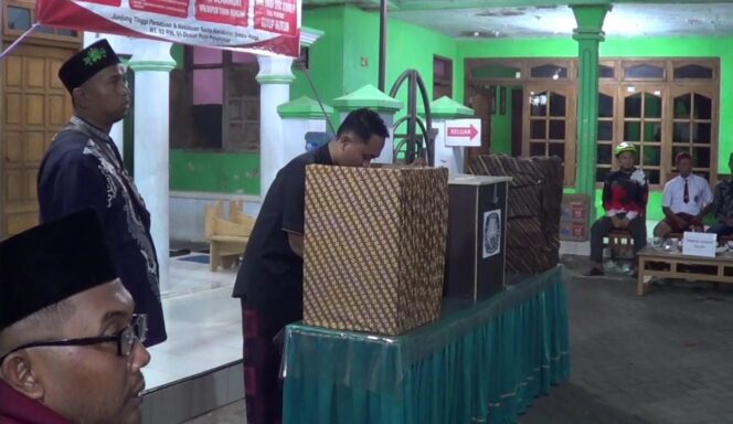 
Unik, Pemilihan Ketua RT di Pasuruan Dikemas Layaknya Pemilu