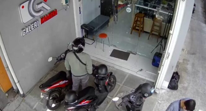 
Aksi Pencurian Handphone Terekam CCTV di Kota Blitar