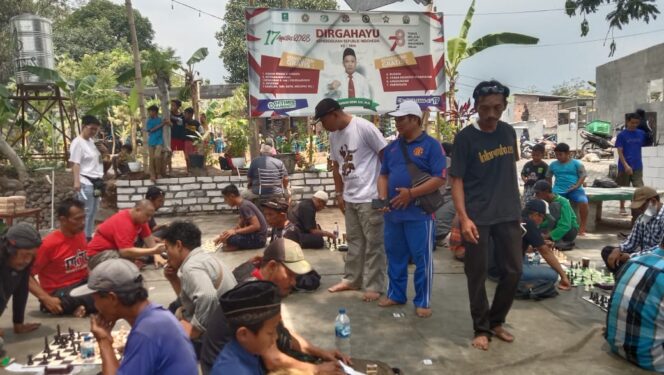 
Pengacara Akhmad Soim Gelar Lomba Catur Sembari Kenalkan Produk UMKM