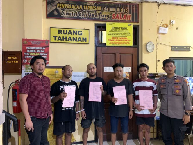 
Saling Cokot, Empat Pengedar Sabu Diamankan