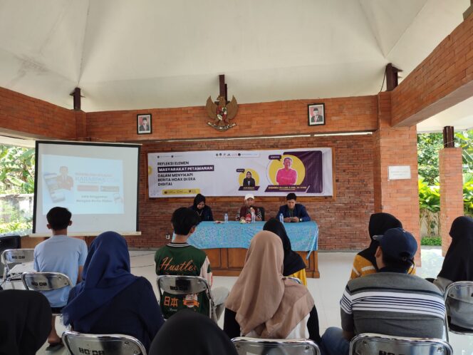 
CEO Kabarpas Ajak Mahasiswa Uniwara hingga Pengurus Karang Taruna Tangkal Berita Hoaks