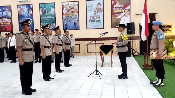 
Pimpin Sertijab, Kapolres Blitar Kota Berpesan Tetap Bekerja Profesional