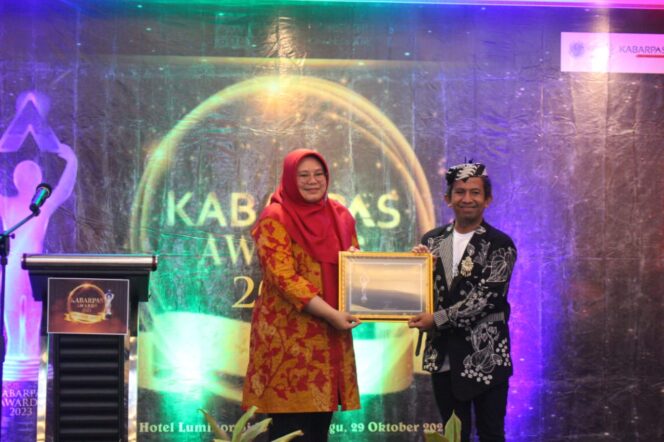 
Seringkali Dapat Penghargaan Internasional, Kabarpas Nobatkan Khofifah Sebagai International Female Figure