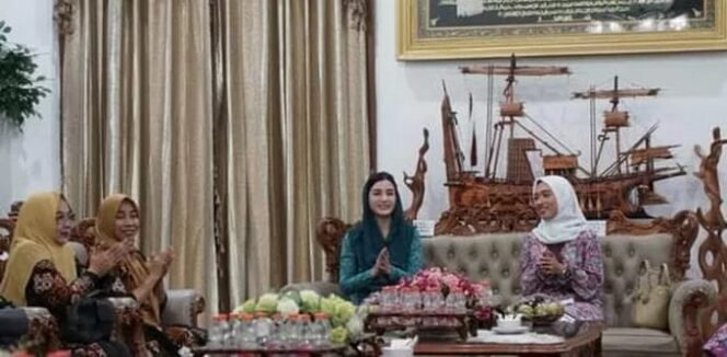 
Novita Hardini Berbagi Kisah Suksesnya di Trenggalek Saat Kunker ke Kabupaten Ngawi