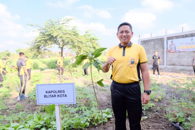 
Polres Blitar Kota Gelar Bakti Kesehatan dan Bakti Sosial Untuk Masyarakat