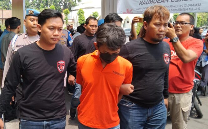 
Breaking News! Pelaku Pembunuhan Wanita di Randupitu Pasuruan Ditangkap