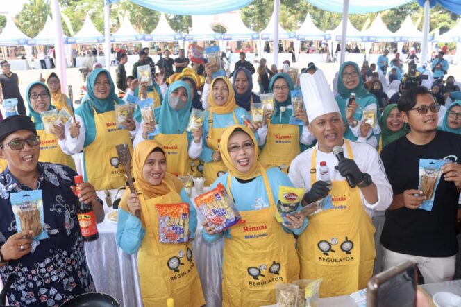 
Bagikan 3000 Porsi Ikan, Ketua Forikan Ajak Masyarakat Gemar Makan Ikan