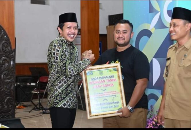 
Wabup Trenggalek : Semoga Kita Diberi Kesehatan dan Kewarasan untuk Saksi Indonesia Lebih Baik
