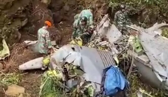 
Kotak Hitam Dua Pesawat Super Tucano Jatuh di Pasuruan Ditemukan