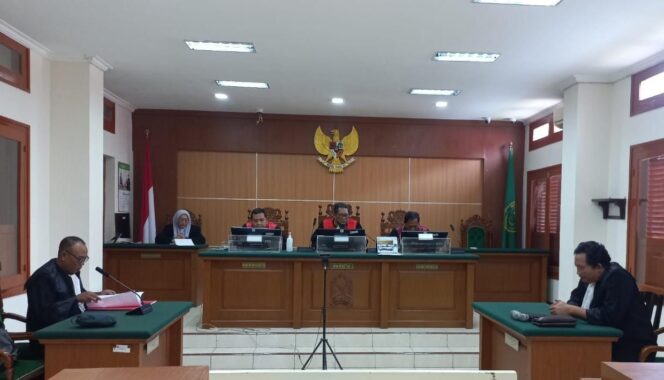 
Penjual Solar Ilegal di Pasuruan Hanya Dituntut 10 Bulan Penjara