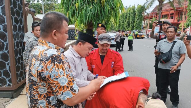 
Wakil Ketua DPRD Trenggalek Doding Rahmadi Sebut Keterbatasan Anggaran Jadikan Visi Misi RPJMD Belum Maksimal