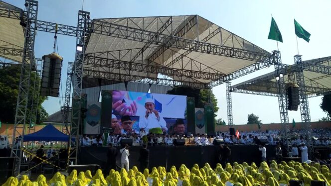 
Puluhan Ribu Jamaah Hadiri Istighosah bersama PCNU Bangil