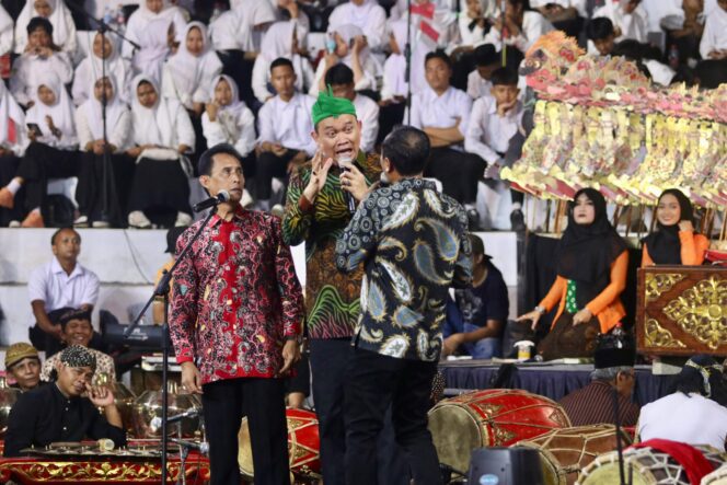 
Pagelaran Wayang Warnai Meriahnya Gebyar Malam Puncak Hari Guru Nasional Kota Pasuruan