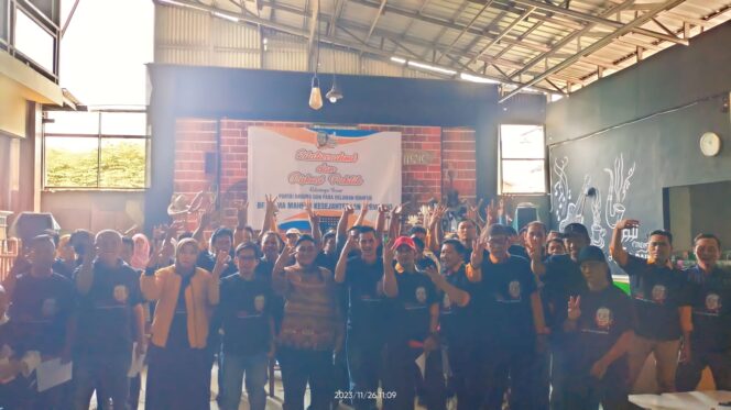
Relawan Mahfud Guru Bangsa Deklarasi Siap Menangkan Ganjar-Mahfud di Pasuruan