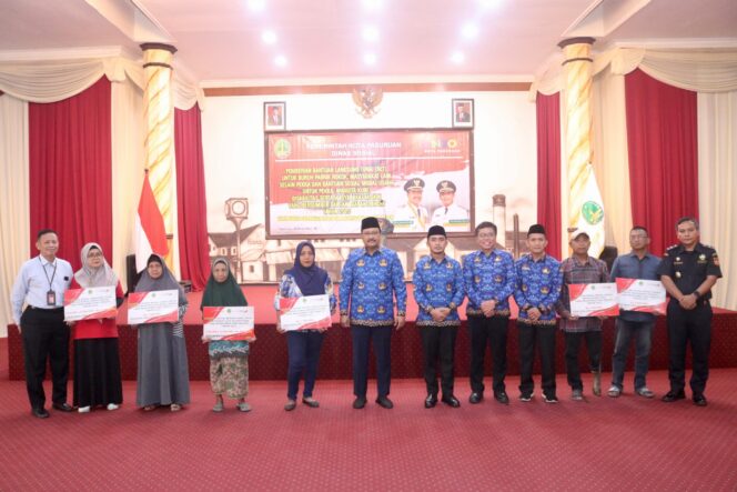 
Pemkot Pasuruan Salurkan Bantuan dari DBHCT, Gus Ipul : Gunakan dengan Bijak